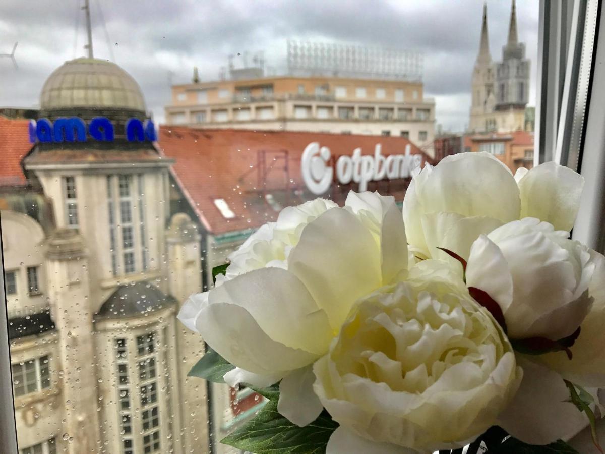 Studio Apartment With A View Of Ban Jelacic Square ザグレブ エクステリア 写真