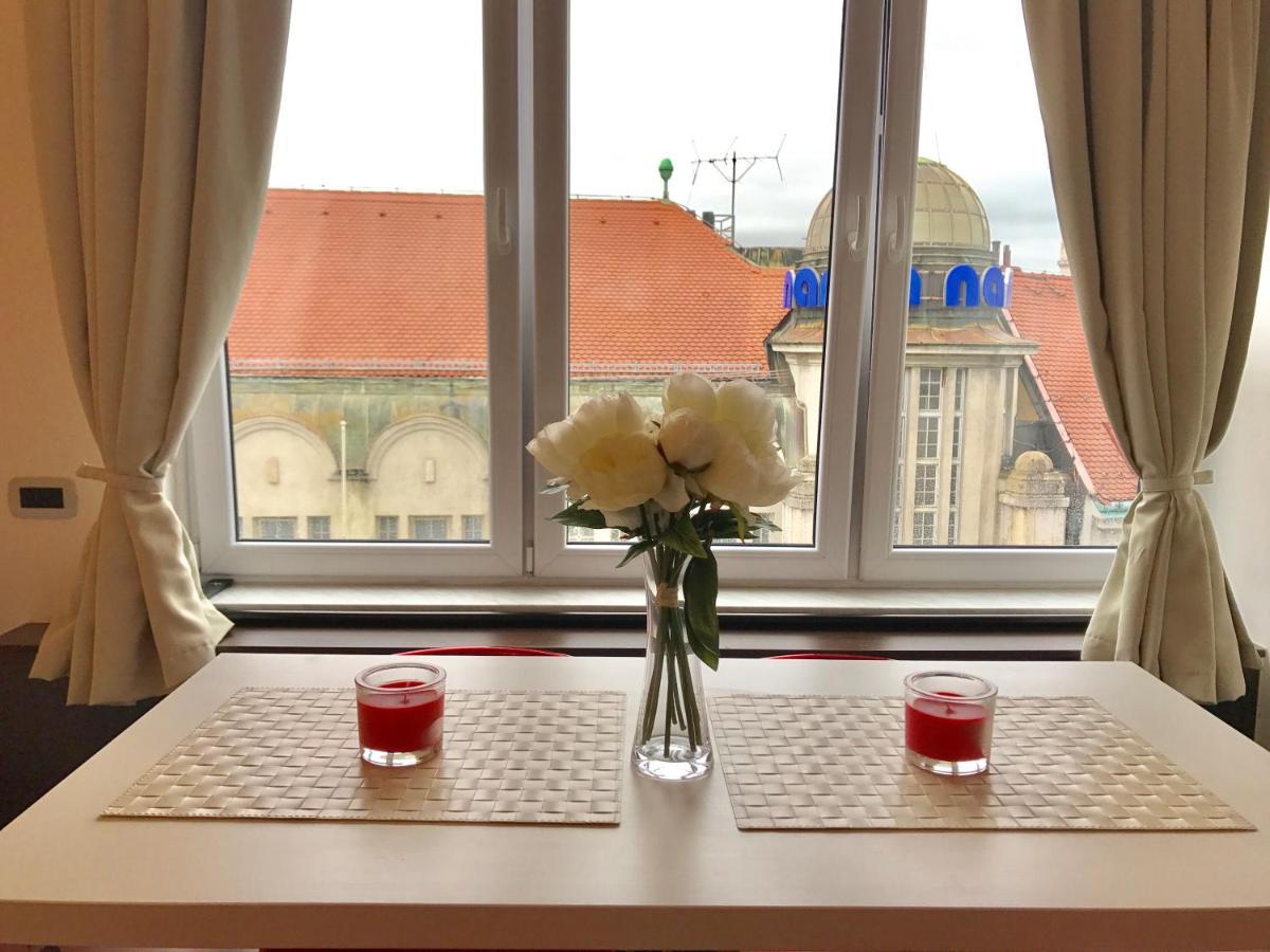 Studio Apartment With A View Of Ban Jelacic Square ザグレブ エクステリア 写真