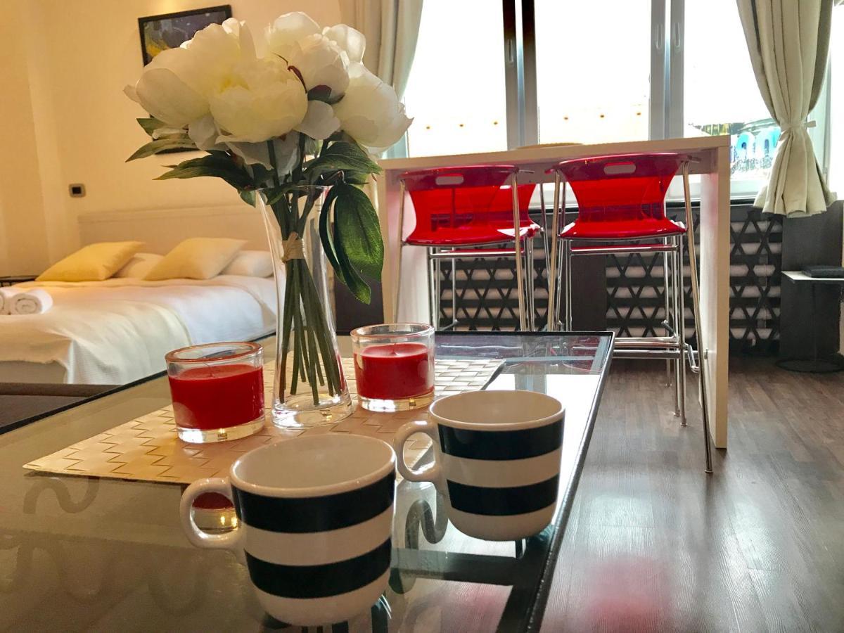 Studio Apartment With A View Of Ban Jelacic Square ザグレブ エクステリア 写真