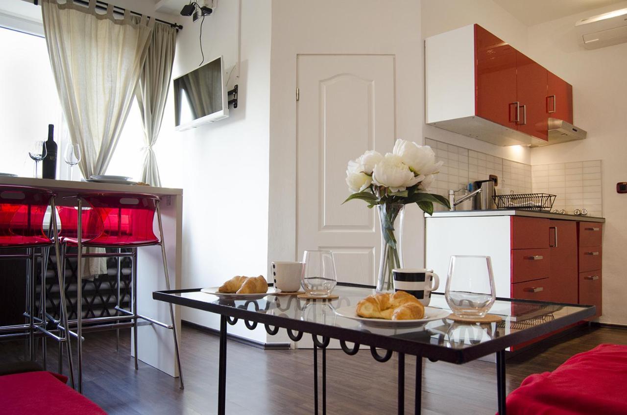 Studio Apartment With A View Of Ban Jelacic Square ザグレブ エクステリア 写真