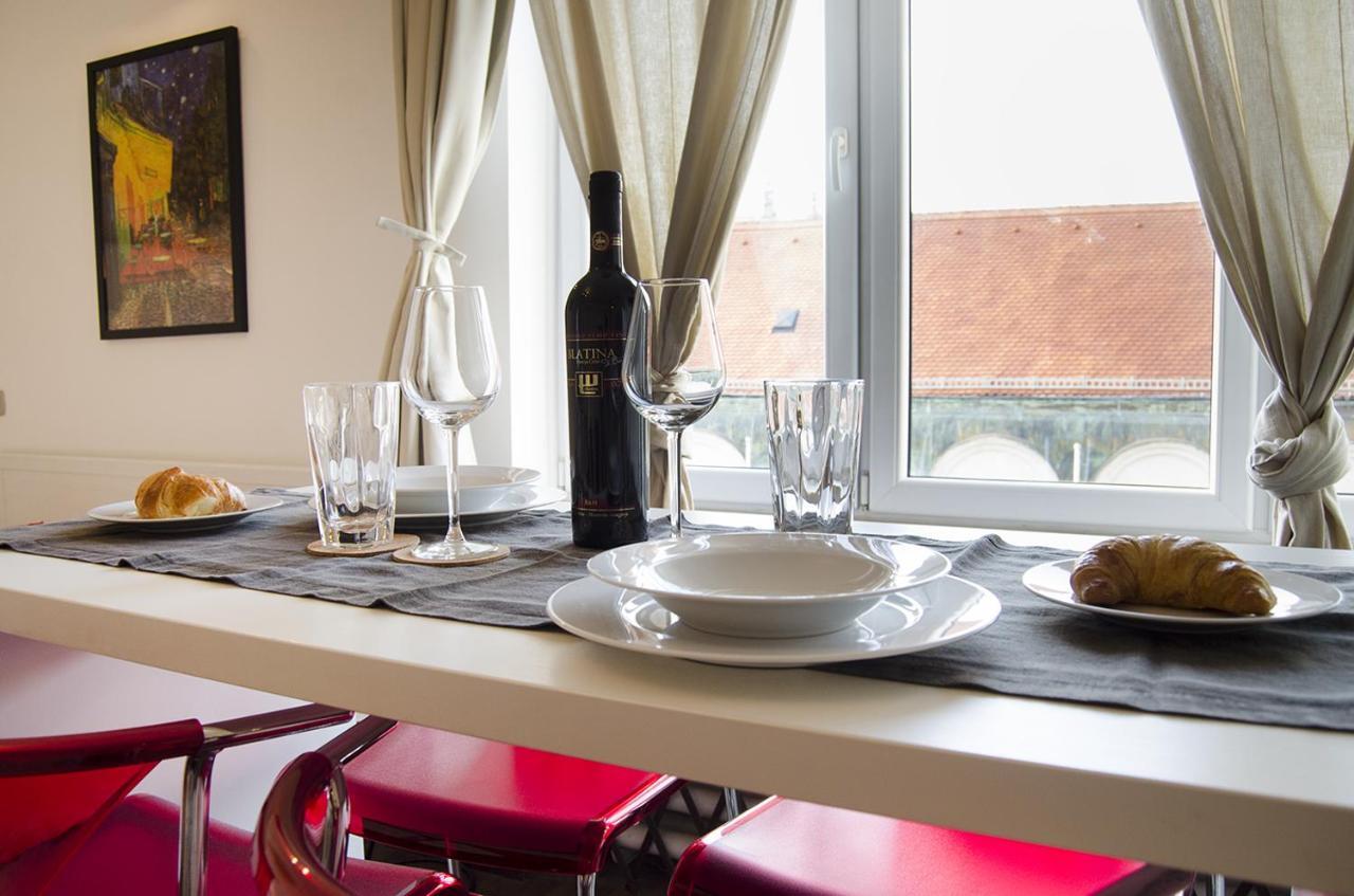 Studio Apartment With A View Of Ban Jelacic Square ザグレブ エクステリア 写真