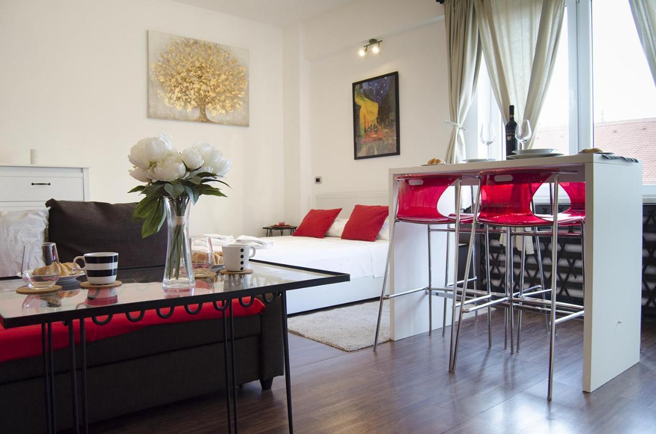 Studio Apartment With A View Of Ban Jelacic Square ザグレブ エクステリア 写真